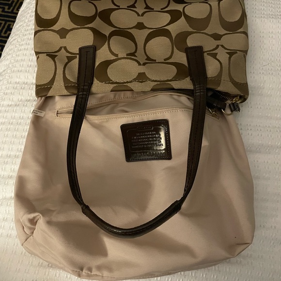 Beautiful Coach NEW WITHOUT TAGS Brown Leather Brown Bag with White Stripe - Picture 7 of 9